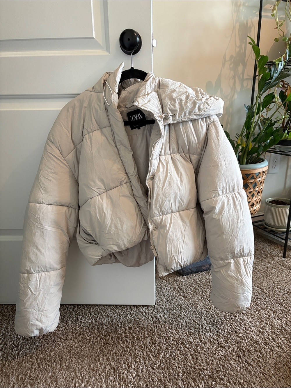 Zara Cream Puffer Jacket with Hood- cropped